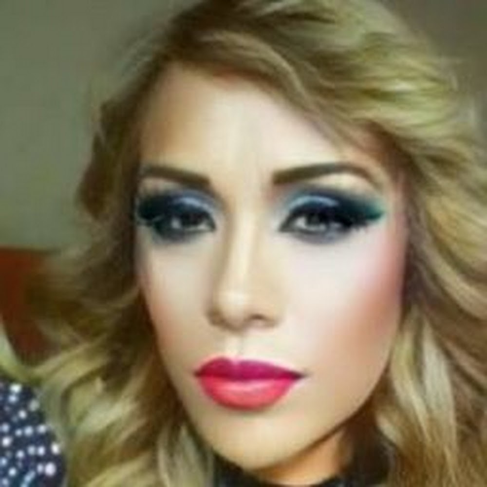 Meet your Posher, Claudia